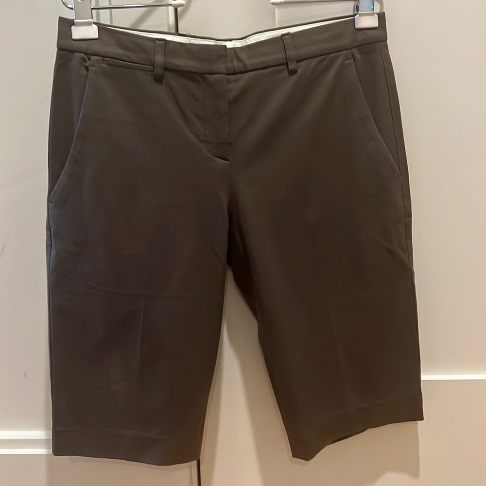 Great Theory shorts. Excellent condition.